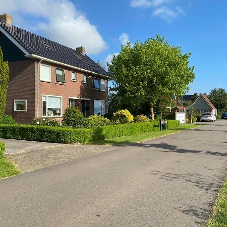 Huis Bij Het Water Met Sloepje Jutrijp 外观 照片