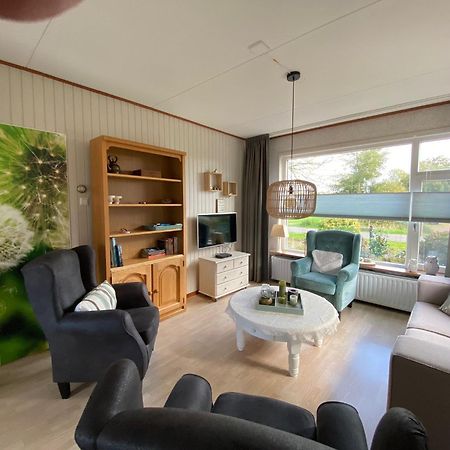 Huis Bij Het Water Met Sloepje Jutrijp 外观 照片