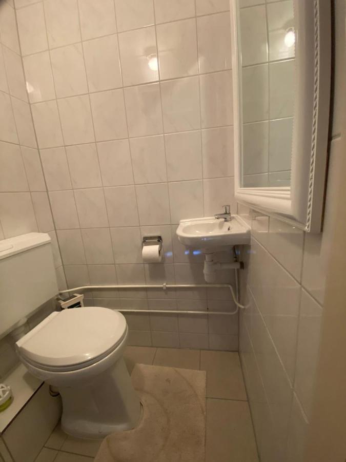 Huis Bij Het Water Met Sloepje Jutrijp 外观 照片