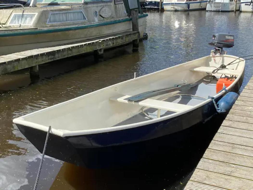 Huis Bij Het Water Met Sloepje Jutrijp 外观 照片
