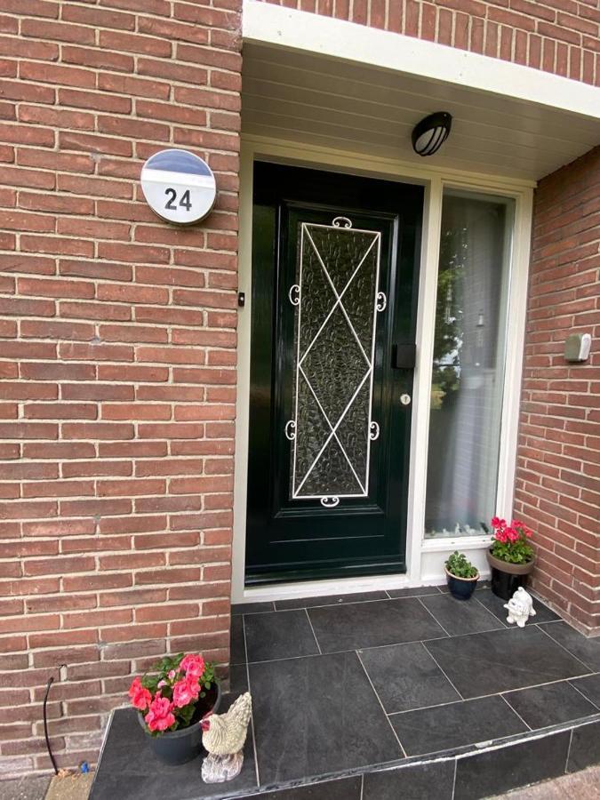 Huis Bij Het Water Met Sloepje Jutrijp 外观 照片