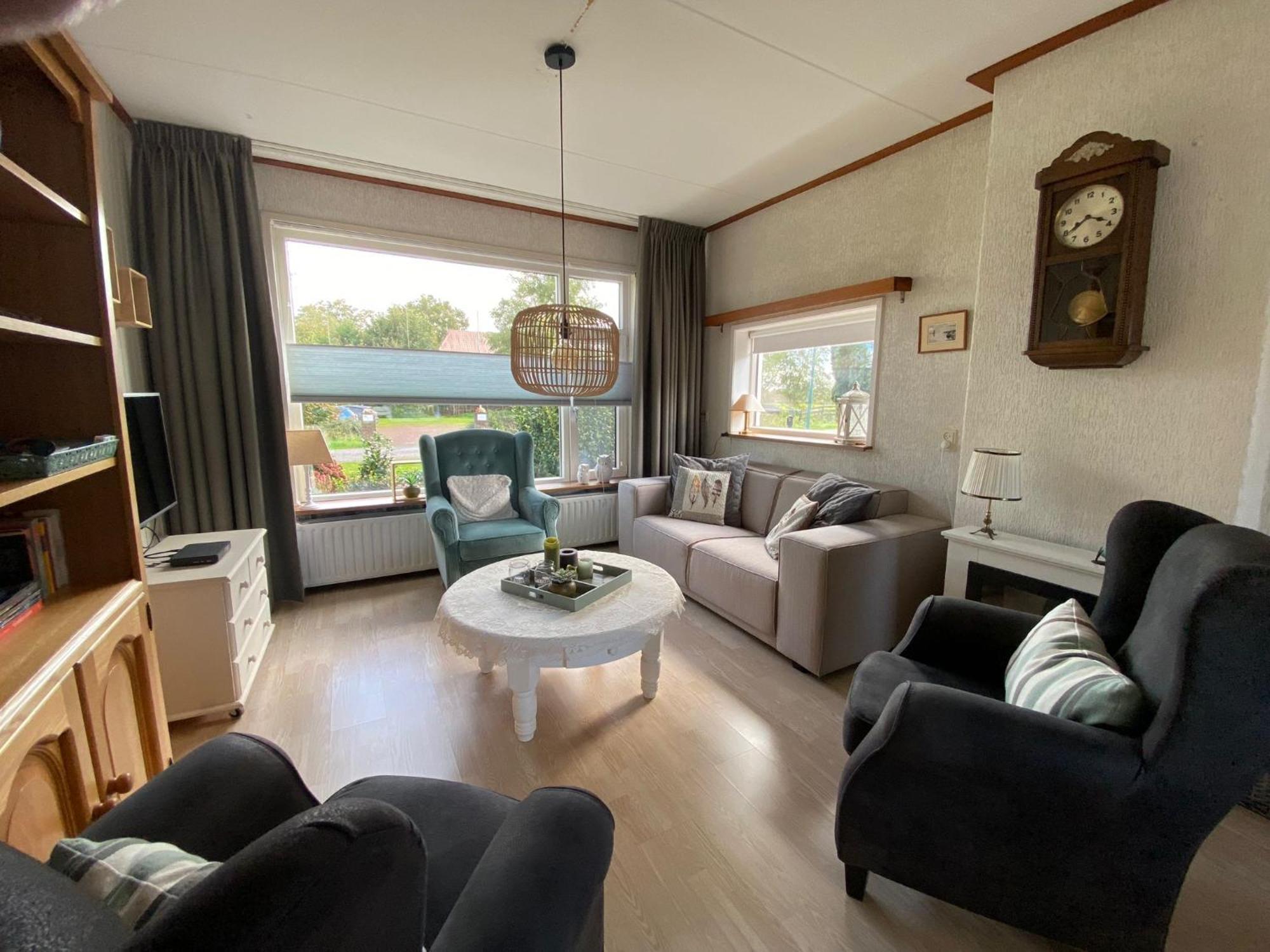 Huis Bij Het Water Met Sloepje Jutrijp 外观 照片