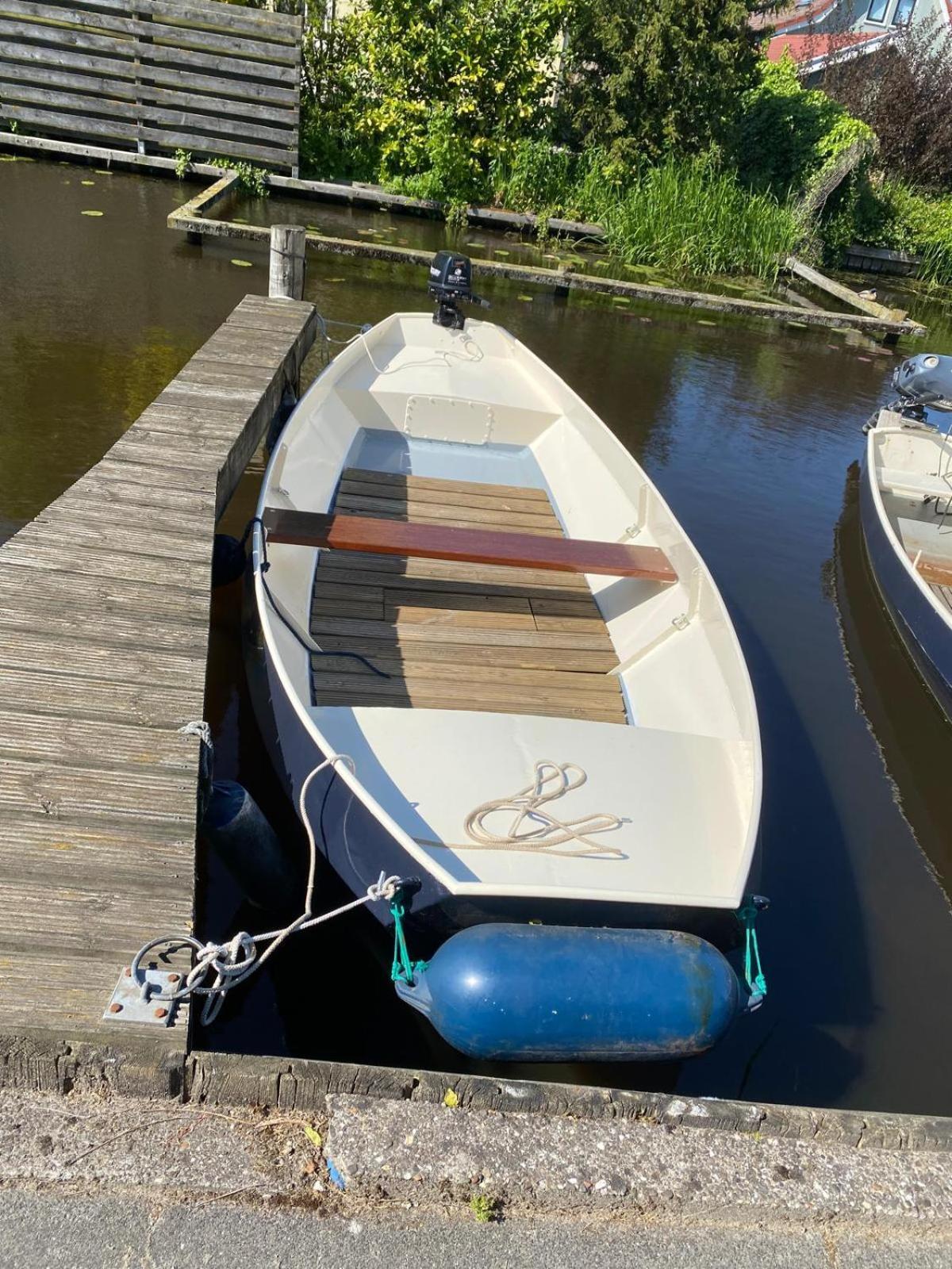 Huis Bij Het Water Met Sloepje Jutrijp 外观 照片